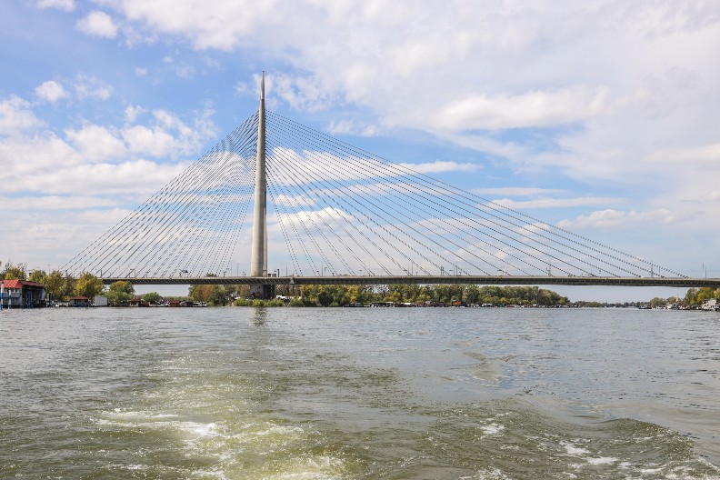 SUDAR DVA TRAMVAJA NA MOSTU NA ADI! U nesreći 5 osoba povređeno!