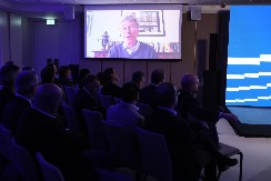 SINIŠA MALI I DŽEFRI SAKS POSLALI BITNE PORUKE SA "BUDUĆNOST BEOGRADSKE BERZE":  Investitori veruju u Srbiju, i sve ukazuje da je država obezbedila stabilno okruženje(VIDEO)