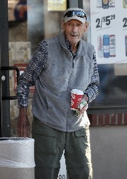 SMRT GLUMCA I NJEGOVE SUPRUGE POD VELOM TAJNI Najnovije informacije bude jezu