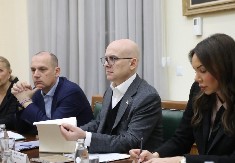 "ZAHVALJUJUĆI DONORSTVU ORGANA, U 2024. SPASENO 44 ŽIVOTA" Premijer Vučević sa predstavnicima "Donorstvo je herojstvo"