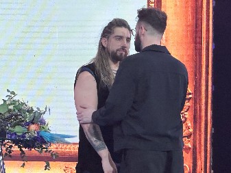 SKANDALČINA! Princ od Vranje odbio da se pozdravi sa "Harem girls", haos u bekstejdžu! (VIDEO)