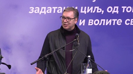 "NEMOJTE DA LAŽETE NAROD DA VAM JE DO DIJALOGA, A NI SA KIM NE RAZGOVARATE!" Vučić se obratio u prepunoj hali u Boru (VIDEO)