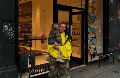 „TREBA DA TE BUDE SRAMOTA“ Mama pokazala kako uči ćerku slova i zgrozila milione ljudi