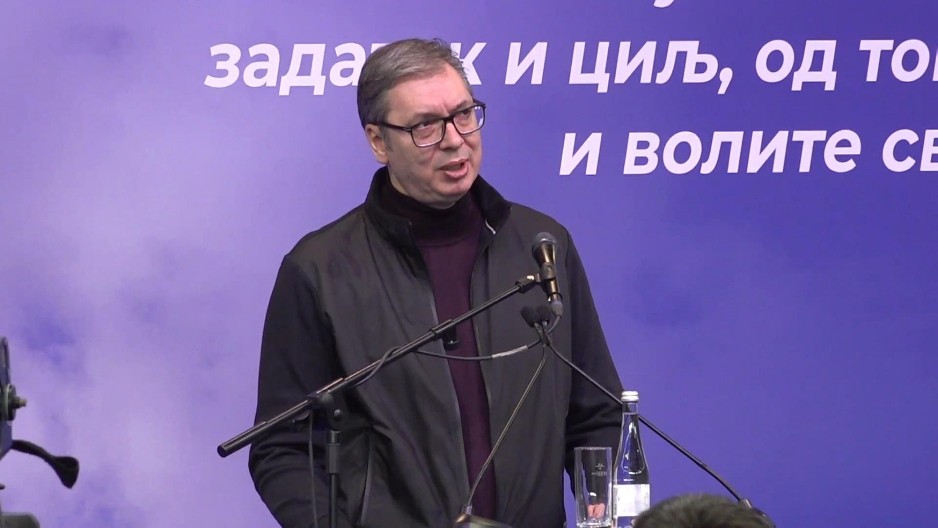 "MI JEDEMO SENDVIČE, A ONI PRASIĆE!" Vučić u Boru govorio o pobuni bogatih