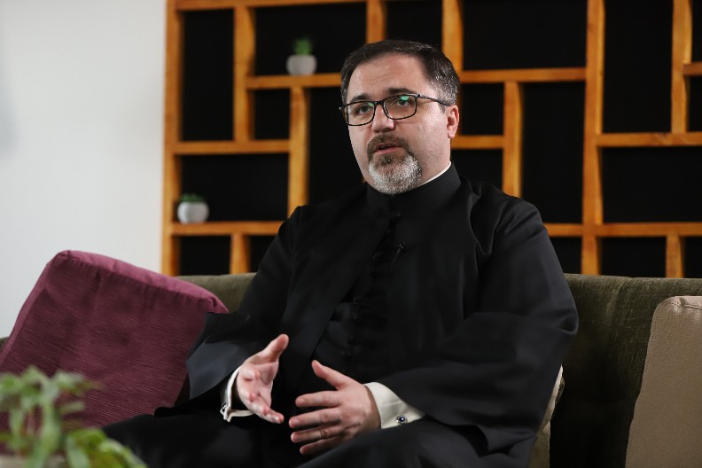 "UMNOŽITE MOLITVE, ČINITE DOBRA DELA I NE OSUĐUJTE DRUGE!"Danas počinje veliki vaskršnji post, otac Marko Jeftić upozorio vernike NA JEDNU STVAR!