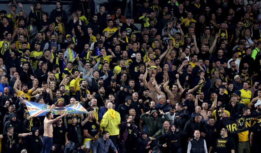 HAOS U GRČKOJ Sukobili se navijači PAOK-a i AEK-a, ima povređenih u žestokoj tuči