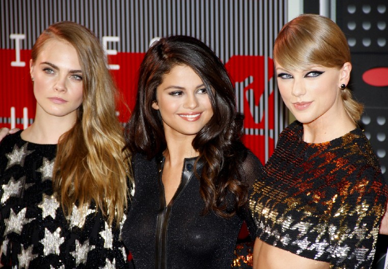 HOROSKOP ZA UTORAK, 4. MART Device čeka unapređenje, srećan period za Vodolije i Strelce, ljubav kuca na vrata Blizancima