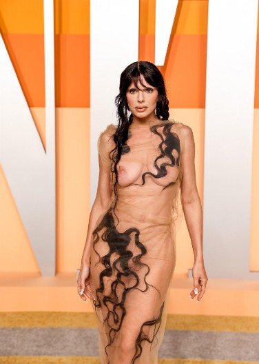 NIŠTA NOVO, VEĆ VIĐENO JOŠ 2023. GODINE Džulija Foks htela da svi padnu u trans zbog "ekskluzivnog" izdanja, ali se ipak izblamirala