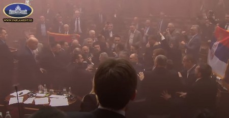 DVE REČI DOVOLJNE Šešelj brutalno skresao istinu u lice parlamentarnoj opoziciji