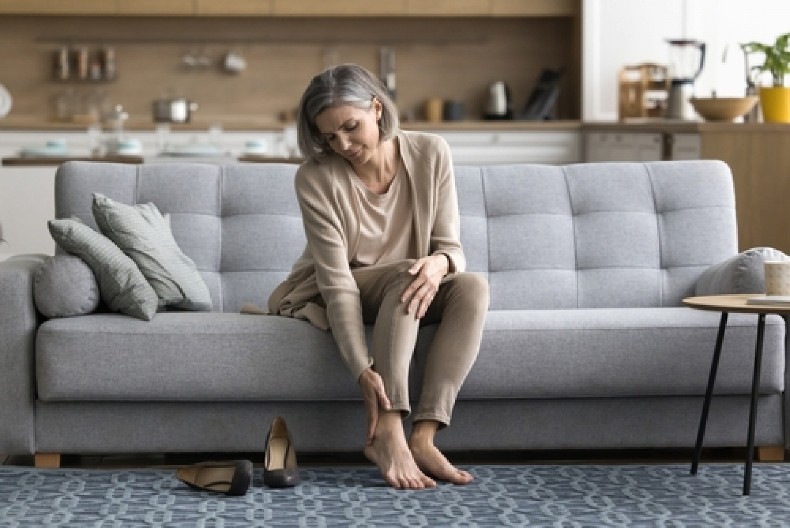 KOCKATE SE SA SVOJIM ZDRAVLJEM  Lekari upozorili da je predugo nošenje neudobnih cipela opasno, evo kakve posledice se mogu javiti