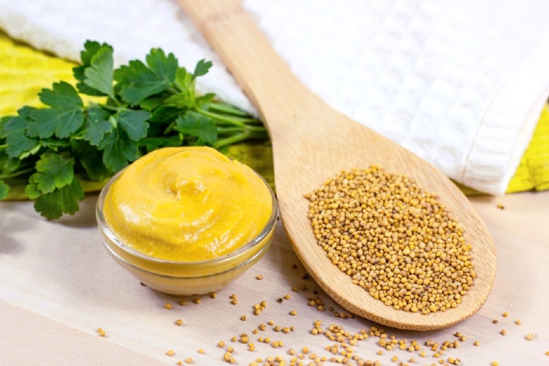 DOMAĆI SENF Sjajno ide uz viršle i pljeskavice, a gotov začas