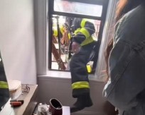 AU MAJKO MILA, PA DA LI SU REALNE? Devojke napravile neverovatnu glupost pa hitno pozvale vatrogasce, ljudi plaču od smeha! (FOTO)