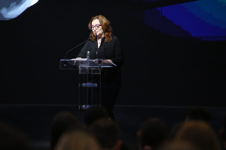 "VEROVAO JE KAO I SVI MI DA ĆE SVE BITI U REDU" Ana Bekuta lomi na sitne komade, muk u sali za vreme njenog govora