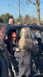 PORUKA OD PORODICE NA VENCU SLAMA SRCA Na njemu i bolan detalj sa jakom simbolikom (FOTO)