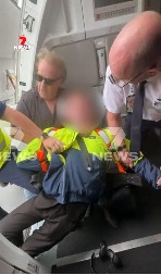 MLADIĆ (17) IZVADIO SAČMARU U AVIONU Odmah reagovali putnici, aerodrom zatvoren! (VIDEO)