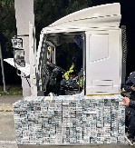 NA KELEBIJI NAĐENE CIGARETE U DUPLOM DNU KAMIONA Vrednost zaplene je 1.350.000 dinara