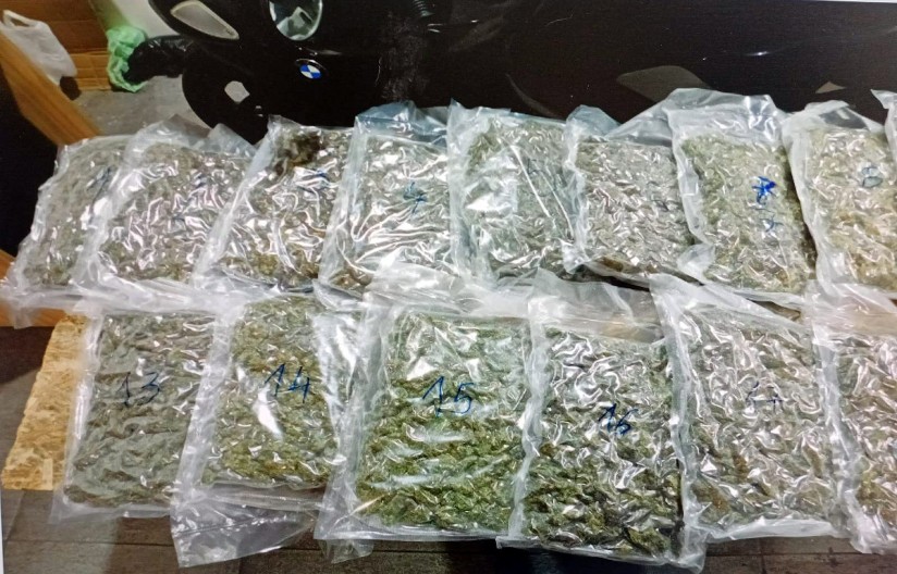 POKUŠAO DA IZVEZE MARIHUANU  Drogu sakrio u gepek, ali  to nije promaklo iskusnim policajacima