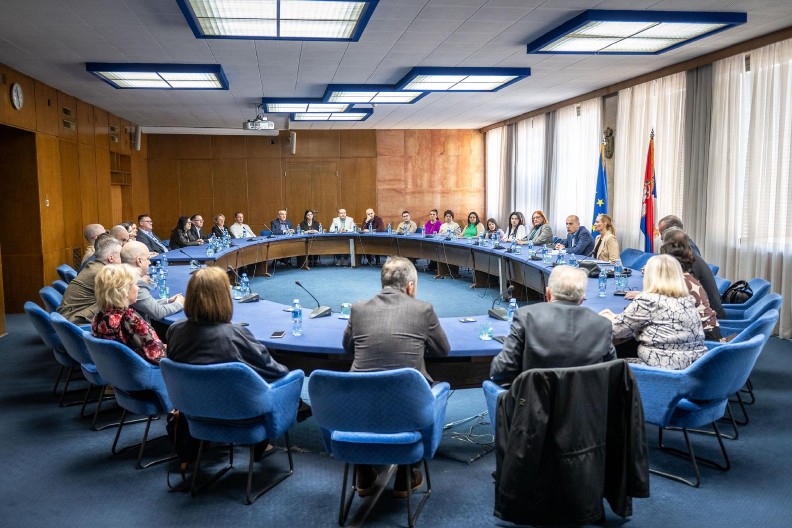 IZ NEMAČKE U TRGOVIŠTE, JAGODINU, SURDULICU, GORNJI MILANOVAC I NIŠKU BANJU - nastavlja se povratak naših zdravstvenih radnika iz inostranstva!