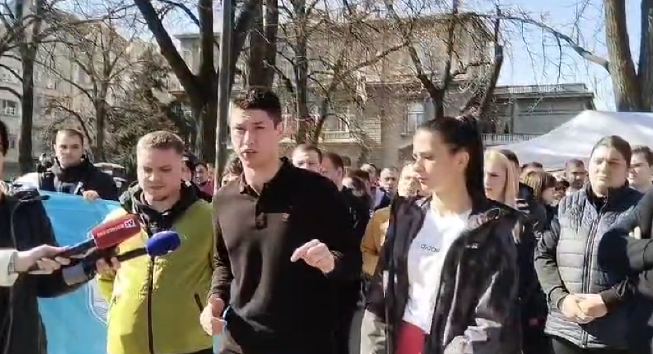 STUDENT MILOŠ PAVLOVIĆ: Mi nećemo podršku Aljbina Kurtija, ovde vredi jedna politika - hoćemo da učimo! (VIDEO)