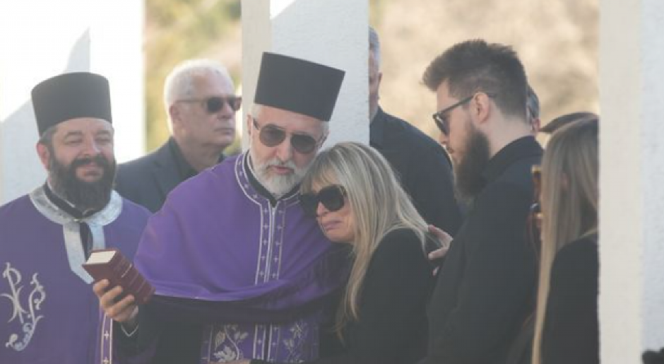 SUZANA JOVANOVIĆ NEUTEŠNA NA POMENU SAŠI POPOVIĆU Milovala nadgrobnu ploču i kroz suze ponavljala ove reči!