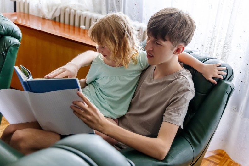 DEČAK JE DAO OBEĆANJE SESTRI DOK JE LEŽALA NA SAMRTNOJ POSTELJI Nakon 13 godina, ono što je uradio za nju će vam naterati suze na oči!