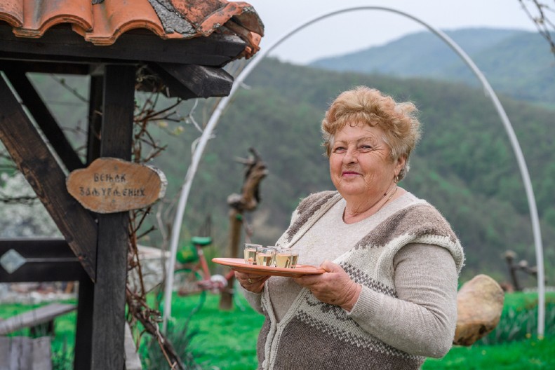 ,,SINOVI MOJI, MAJKA VAS ŽELJNA OSTADE''  Zoricu iz Smedereva beda oterala u Austriju, a danas žali zbog jedne odluke koja joj je zauvek promenila život!