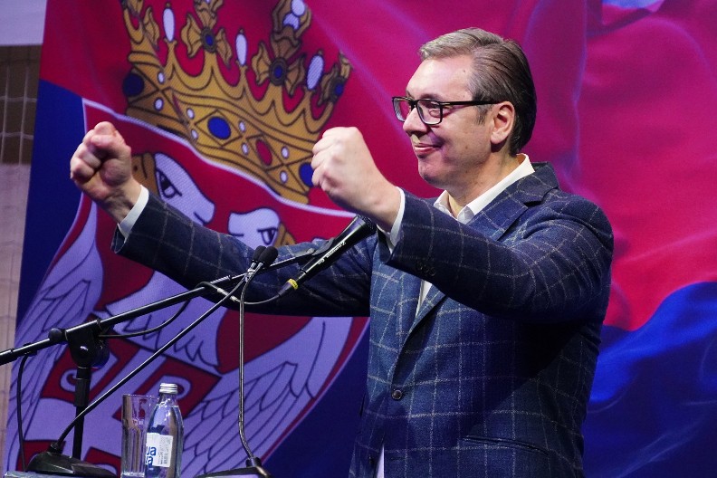 VUČIĆ  PORUČIO STRANCIMA KOJI SU ORGANIZOVALI OBOJENU REVOLUCIJU: Kosovo je srce Srbije i Srpsku nećemo dati da unište kako su planirali!