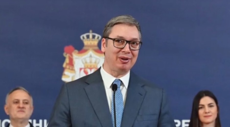 SRAMNI NAPADI NA ŽENE U SKUPŠTINI Vučić ima odgovor: Zato radimo na revolucionarnoj stvari - alimentacionom fondu! (VIDEO)
