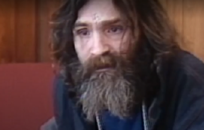 UBISTVA KOJA SU ŠOKIRALA AMERIKU Najveći zločini koje je stvorio manipulator iz senke, Čarls Menson (VIDEO)