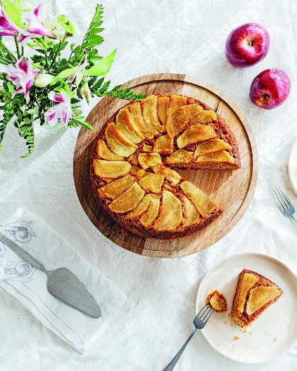 IZVRNUTI KOLAČ SA JABUKAMA Fenomenalni desert koji osvaja od prvog zalogaja, za prave sladokusce