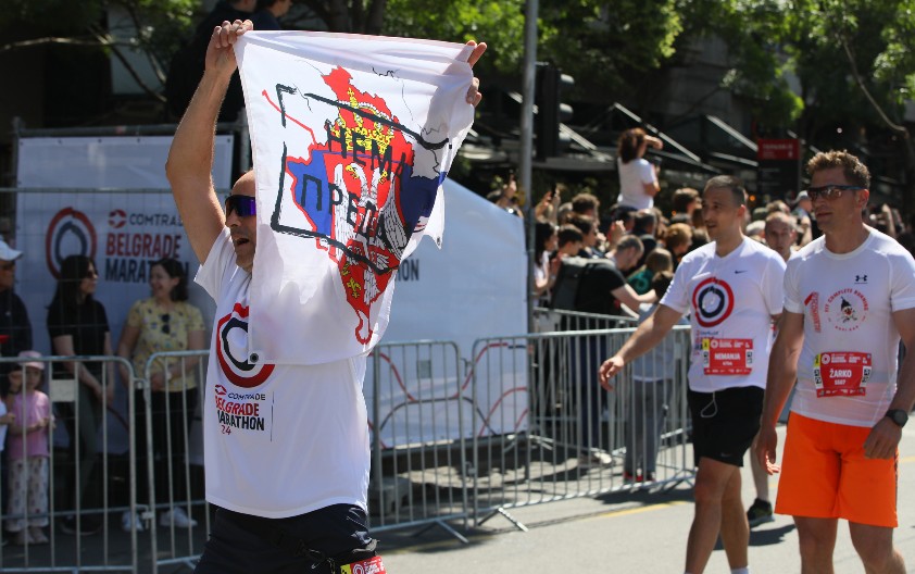 "NEMA PREDAJE" Podrška Srbima stiže sa neobičnog mesta, navijači ovog kluba su oduševili (FOTO)