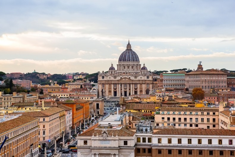 Jedina zemlja gde je veroispovest uslov za posao: Neobične činjenice o najmanjoj državi sveta