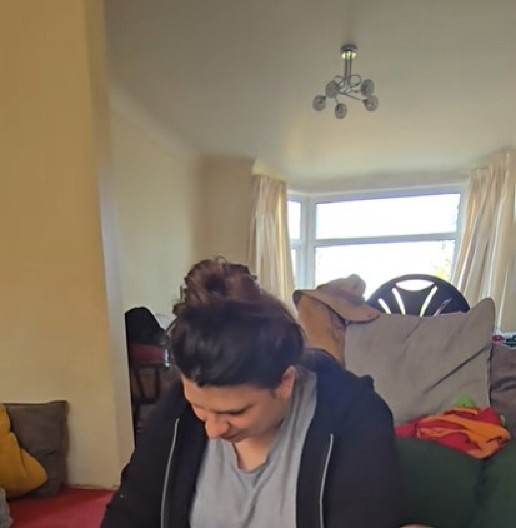 KAD IMAŠ DETE, A FALE TI IZLASCI Mama na plišanim igračkama odsvirala svetski hit, oduševila milion ljudi!