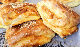 PITA SA ŠUNKOM I SIROM Zasitna i ukusna, a priprema nije komplikovana