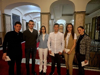 OVA DECA SU HEROJI! Predsednik Srbije ugostio studente koji žele da uče (FOTO)
