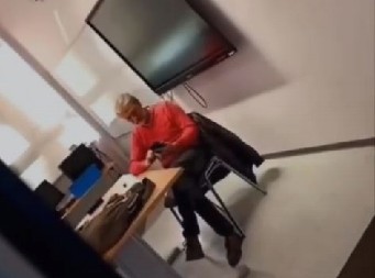 ZA OVO NEKO MORA U ZATVOR! Brutalno ponižavanje profesora i nastavnika na svakom koraku!