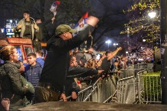 MONSTRUOZNO! Doveli dete kod Pionirskog parka da vređa studente koji žele da uče! (FOTO)