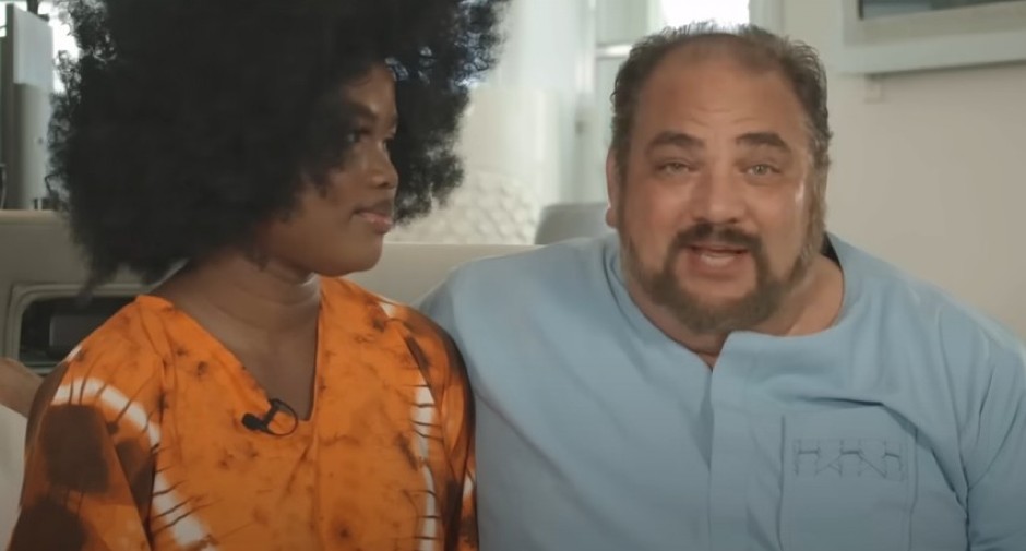 BRAČNI PAR IZAZVAO SKANDAL NA DRUŠTVENIM MREŽAMA Muškarac ''upecao'' devojku 29 godina mlađu, a tek da čujete kako su se upoznali! (VIDEO)