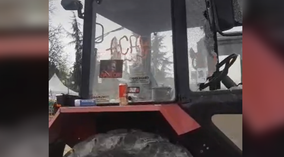 LOČU ALKOHOL I RUŠE SVE PRED SOBOM Blokaderi iza sebe ostavljaju grozan prizor (VIDEO)