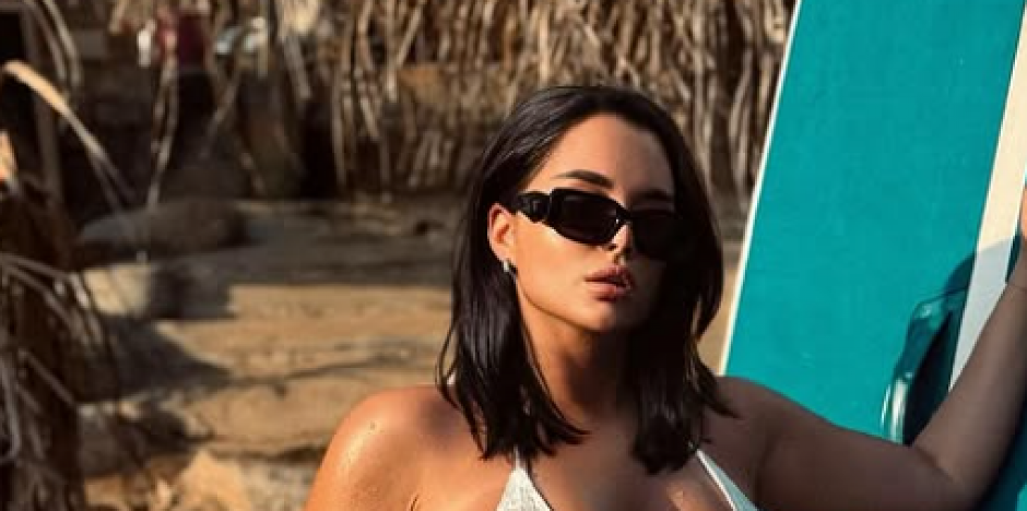 NE PRESTAJE SA GOLIŠAVIM IZDANJIMA! Žena od Sultana se skinula i bez blama pokazala čime raspolaže, šok kadrovi izazvali opštu pometnju (FOTO)