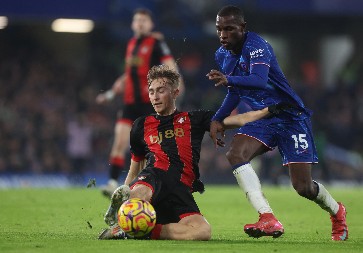 ŠPANCI PREOTELI IGRAČA HOLANĐANIMA Povrede tandema Barselone zapečatile sudbinu štopera o kojeg se otimaju velikani