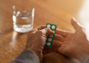 KARDIOLOZI IZDALI VAŽNO UPOZORENJE: Ako ovako uzimate aspirin, odmah prestanite, evo ko jedino sme da ga pije