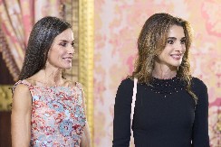 PERIKONEOVIM JELOVNIKOM ODUŠEVLJENE I DŽULIJA ROBERTS I KORTNI KOKS Kraljica Leticija ima super dijetu za žene preko 50. godine