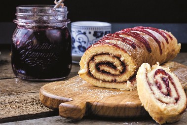 STARINSKI ROLAT SA DŽEMOM Neodoljivi desert iz bakine kuhinje koji budi nostalgiju