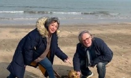 BRAČNI PAR ŠETAO PLAŽOM, PA NAIŠAO NA JEZIVO OTKRIĆE Zastrašujući skelet zaprepastio prolaznike, fotografije lede krv u žilama!