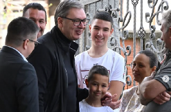 PRELEPO GAZDINSTVO PRAVA JE SLIKA NAŠE SRBIJE Vučić obišao porodicu Stanković  (FOTO)