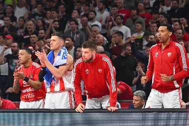 ROMANTIČNA PRIČA ZVEZDINOG HEROJA Gedraitis oženio simpatiju iz autobusa, sada imaju dvoje dece