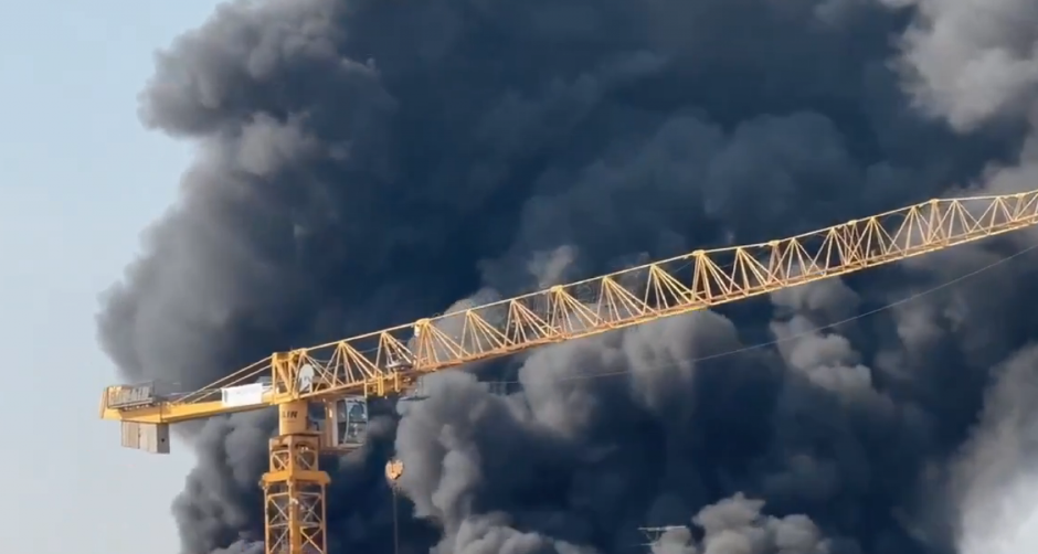 GORI U CENTRU MOSKVE Vatrena stihija širi se stambenim kompleksom (VIDEO)