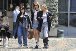 NAKIT ZA PANTALONE JE MODNI DETALJ KOJI OSVAJA ULICE, 2025. GODINA JE REZERVISANA ZA NJEGA Više nikada nećete izlaziti iz kuće dok ga ne stavite, žene odlepile