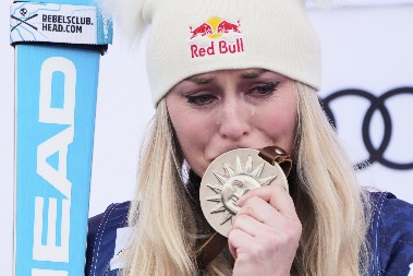 AUUU, LINDZI... Amerikanka nestvarne moći zaplakala na postolju